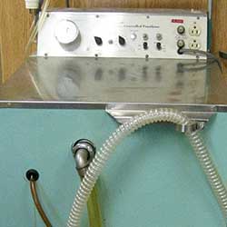 photo of very, very old breathing machine from late 60's