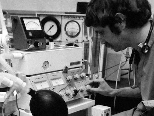 photo of Registered Respiratory Therapist with 80's era Siemens 900c Servo ventilator
